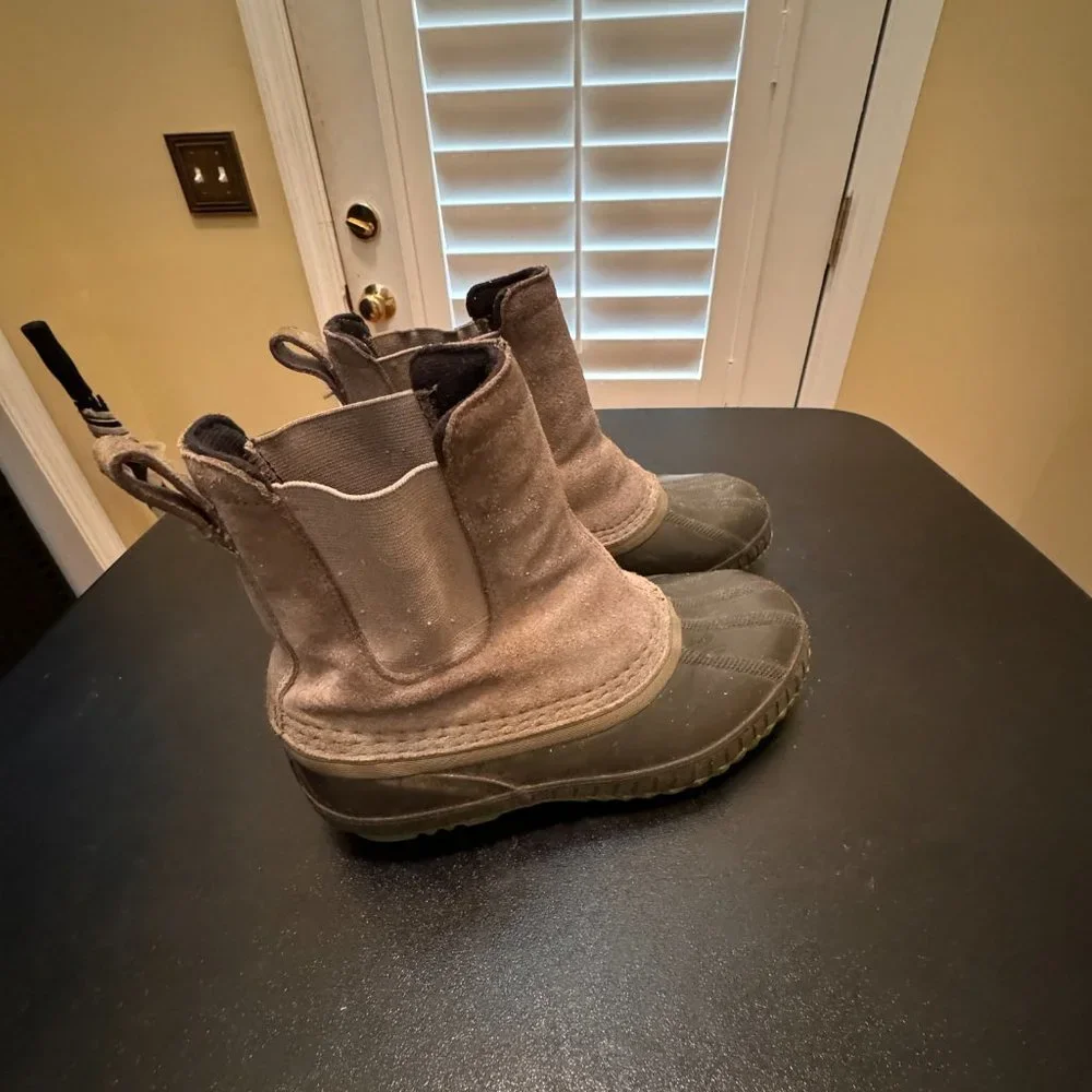 Sorel size 2 waterproof ankle boot NY2674-053